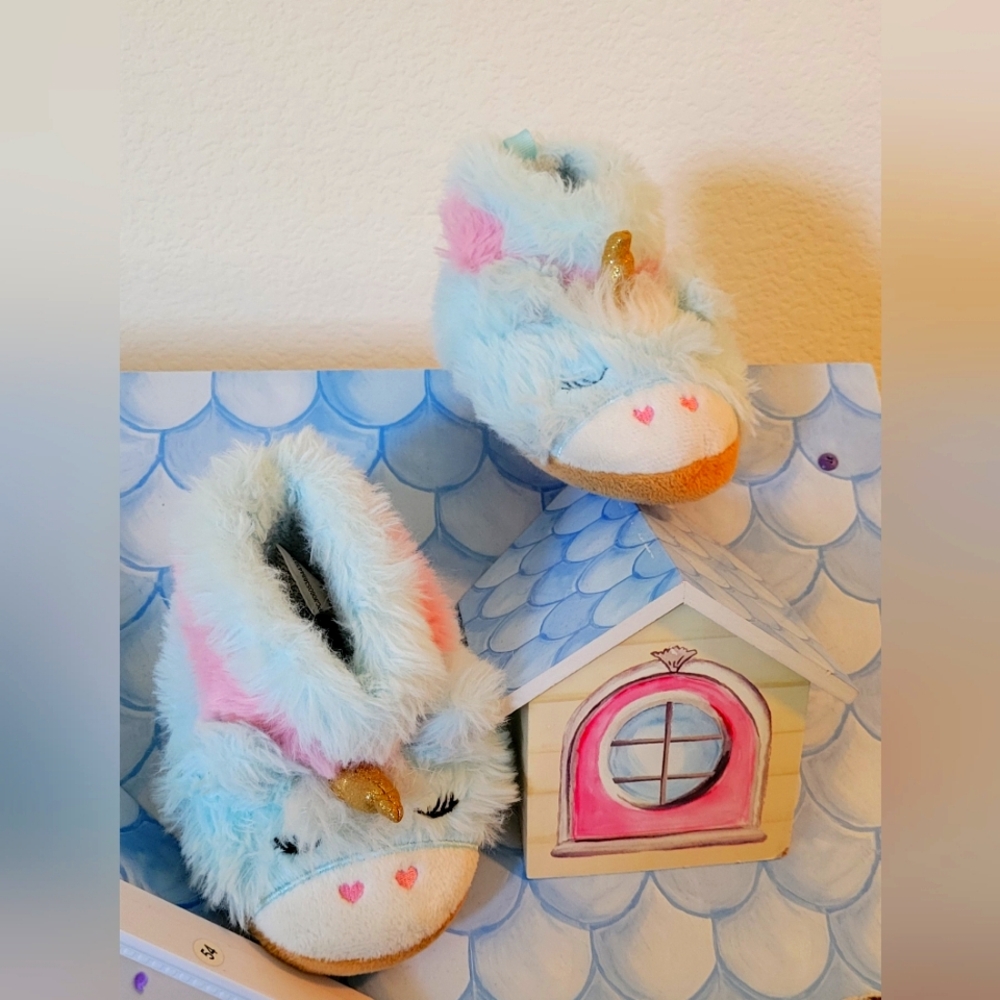 Toddler unicorn slippers